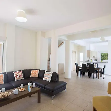 Villa Nemo 4 *
